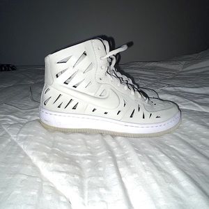 DISCONTINUED ORIGINAL NIKE MID TOPS